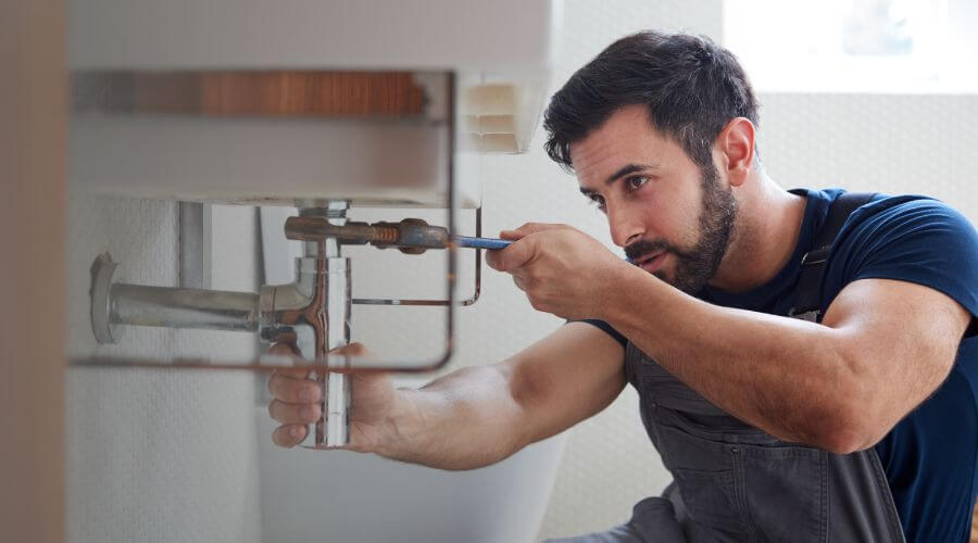 Sink faucet replacement in Sanostee, NM